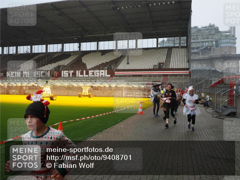 07.12.2025 - St. Pauli X-Mass-Run No. 15 Fabian Wolf http://msf.ph/oto/9408701 07.12.2025 11:07:47 Ziel 77, 271, 273, 286, 293, 315, 332, 377, 389, 397, 623, 1235, 1378, 1381, 1382, 1383, 1439, 1441, 1460, 1509, 1812, 1824, 1866, 1910, 2693 meine-sportfotos.de