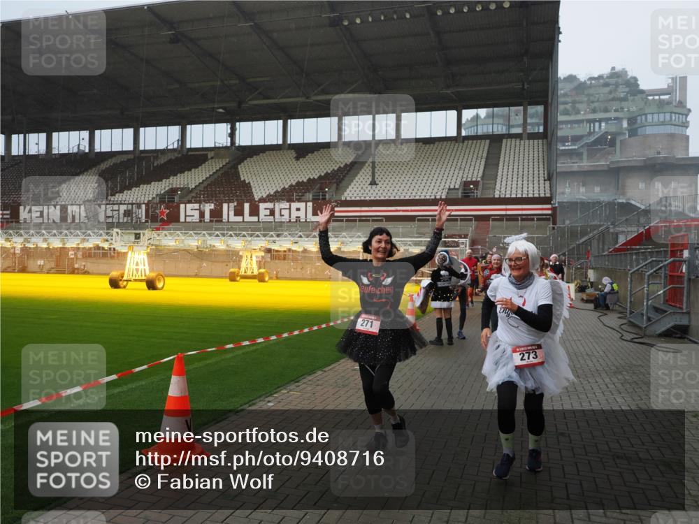 07.12.2025 - St. Pauli X-Mass-Run No. 15 Fabian Wolf http://msf.ph/oto/9408716 07.12.2025 11:07:49 Ziel 77, 271, 273, 286, 293, 332, 377, 389, 397, 623, 1107, 1235, 1378, 1381, 1382, 1383, 1439, 1441, 1460, 1509, 1812, 1824, 1866, 1910, 2693 meine-sportfotos.de