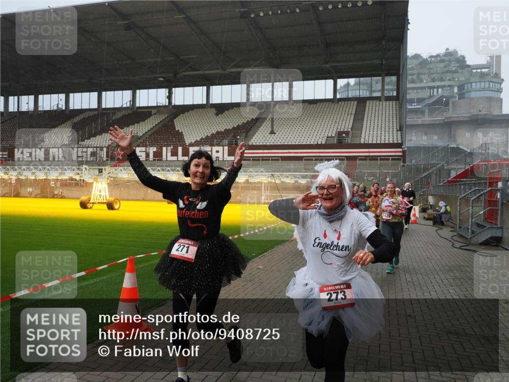 07.12.2025 - St. Pauli X-Mass-Run No. 15 Fabian Wolf http://msf.ph/oto/9408725 07.12.2025 11:07:50 Ziel 271, 273, 286, 293, 332, 377, 389, 397, 623, 774, 1107, 1123, 1378, 1381, 1382, 1383, 1439, 1441, 1460, 1509, 1812, 1910, 2693 meine-sportfotos.de