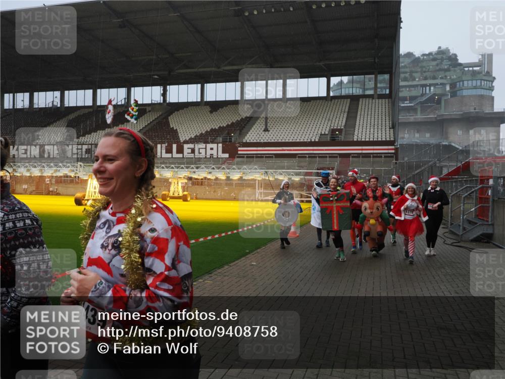 07.12.2025 - St. Pauli X-Mass-Run No. 15 Fabian Wolf http://msf.ph/oto/9408758 07.12.2025 11:07:52 Ziel 271, 273, 286, 293, 332, 389, 397, 772, 774, 1107, 1123, 1129, 1378, 1381, 1382, 1383, 1439, 1441, 1460, 1812, 2693 meine-sportfotos.de