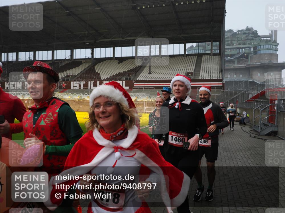 07.12.2025 - St. Pauli X-Mass-Run No. 15 Fabian Wolf http://msf.ph/oto/9408797 07.12.2025 11:07:56 Ziel 271, 273, 286, 293, 389, 397, 653, 772, 774, 1107, 1123, 1129, 1226, 1230, 1249, 1342, 1355, 1378, 1381, 1382, 1383, 1439, 1441, 1460, 1520, 1525, 1812, 4815 meine-sportfotos.de