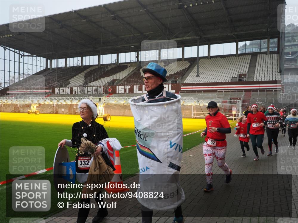 07.12.2025 - St. Pauli X-Mass-Run No. 15 Fabian Wolf http://msf.ph/oto/9408824 07.12.2025 11:07:58 Ziel 271, 273, 286, 293, 389, 397, 653, 772, 774, 1107, 1123, 1129, 1226, 1230, 1249, 1342, 1355, 1378, 1381, 1382, 1383, 1439, 1441, 1460, 1520, 1525, 1809, 1810, 1812, 4798, 4815 meine-sportfotos.de