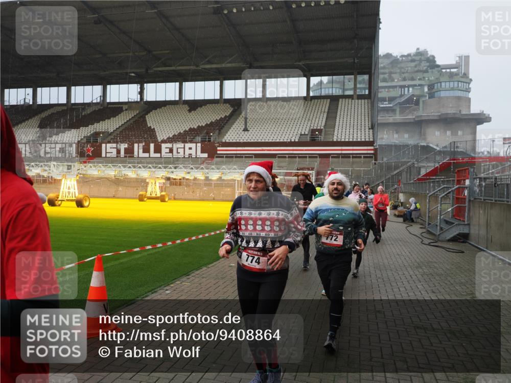 07.12.2025 - St. Pauli X-Mass-Run No. 15 Fabian Wolf http://msf.ph/oto/9408864 07.12.2025 11:08:01 Ziel 271, 286, 293, 629, 635, 653, 772, 774, 1107, 1123, 1129, 1226, 1230, 1249, 1342, 1355, 1378, 1381, 1382, 1383, 1439, 1441, 1460, 1520, 1525, 1809, 1810, 1812, 4798, 4815 meine-sportfotos.de