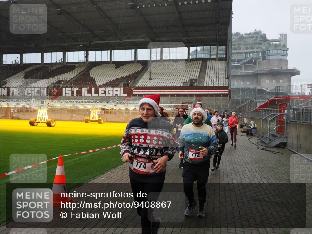 07.12.2025 - St. Pauli X-Mass-Run No. 15 Fabian Wolf http://msf.ph/oto/9408867 07.12.2025 11:08:01 Ziel 271, 286, 293, 629, 635, 653, 772, 774, 1107, 1123, 1129, 1226, 1230, 1249, 1342, 1355, 1378, 1381, 1382, 1383, 1439, 1441, 1460, 1520, 1525, 1809, 1810, 1812, 4798, 4815 meine-sportfotos.de