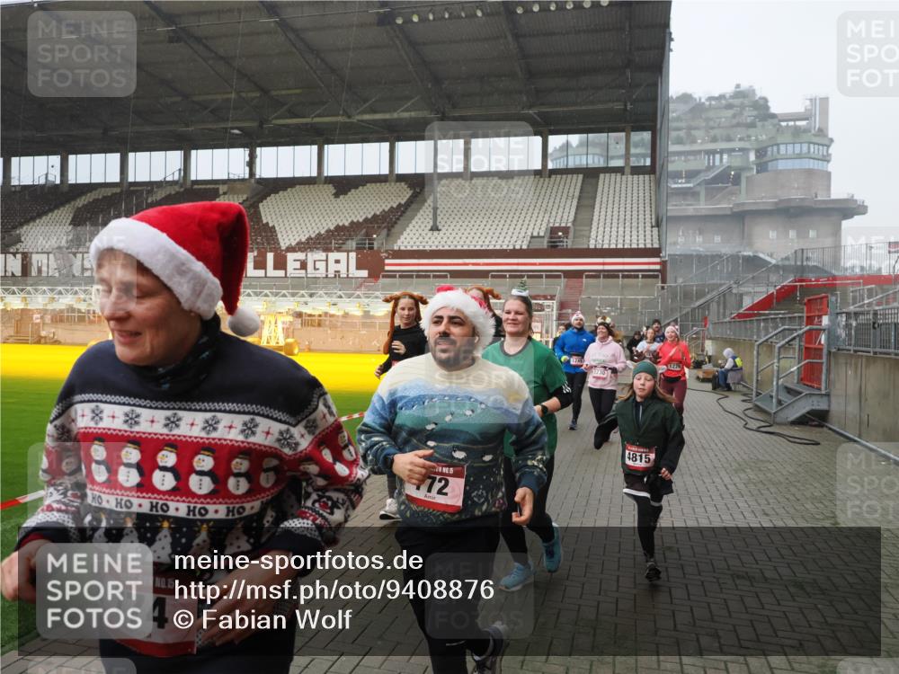 07.12.2025 - St. Pauli X-Mass-Run No. 15 Fabian Wolf http://msf.ph/oto/9408876 07.12.2025 11:08:01 Ziel 271, 286, 293, 629, 635, 653, 772, 774, 1107, 1123, 1129, 1226, 1230, 1249, 1342, 1355, 1378, 1381, 1382, 1383, 1439, 1441, 1460, 1520, 1525, 1809, 1810, 1812, 4798, 4815 meine-sportfotos.de