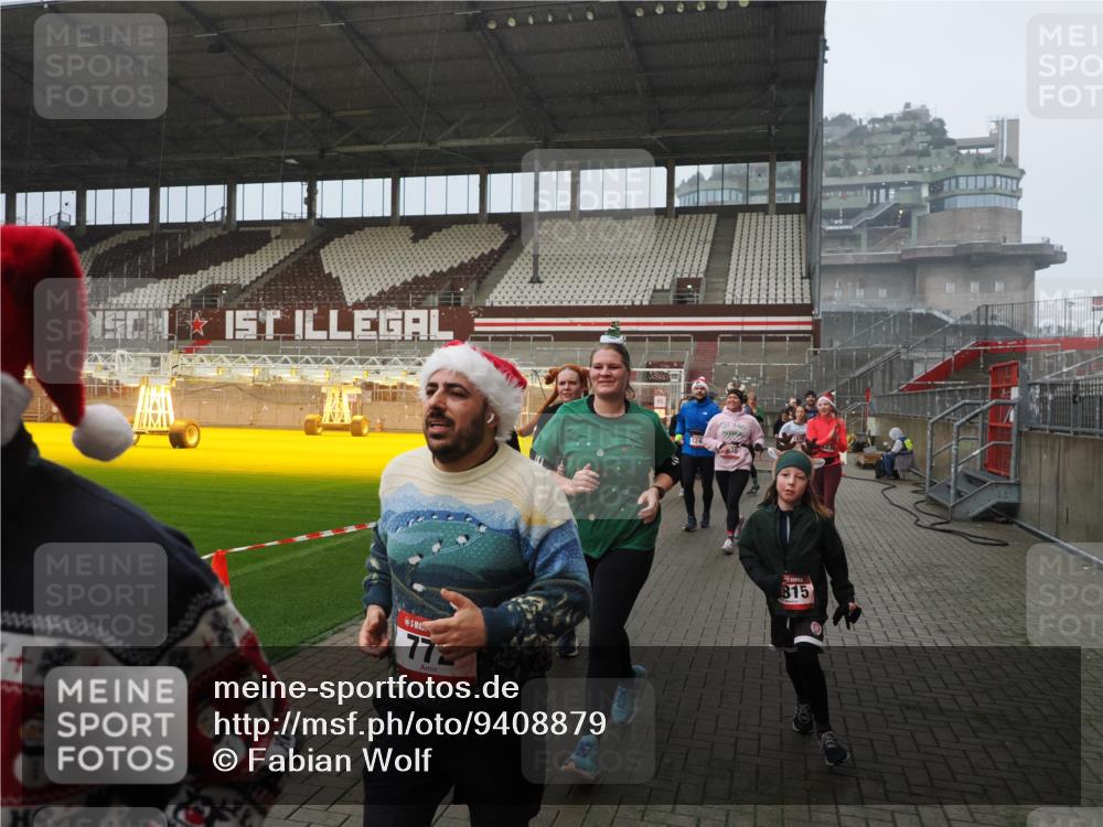07.12.2025 - St. Pauli X-Mass-Run No. 15 Fabian Wolf http://msf.ph/oto/9408879 07.12.2025 11:08:02 Ziel 271, 286, 293, 629, 635, 653, 772, 774, 1107, 1123, 1129, 1226, 1230, 1249, 1342, 1355, 1378, 1381, 1382, 1383, 1439, 1441, 1460, 1520, 1525, 1809, 1810, 4798, 4815 meine-sportfotos.de