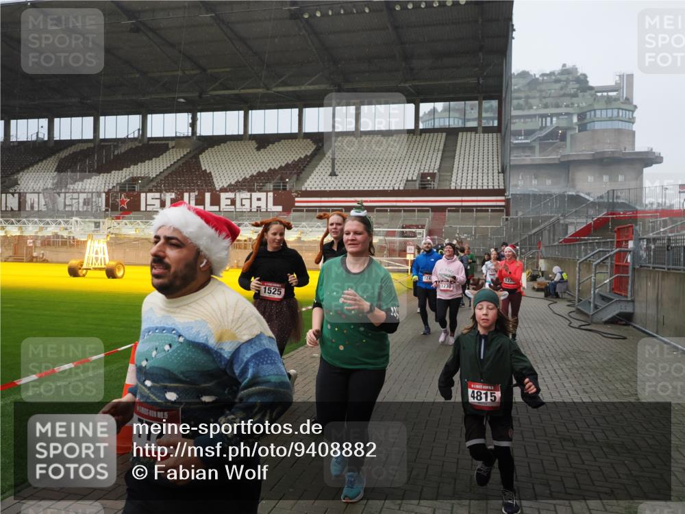 07.12.2025 - St. Pauli X-Mass-Run No. 15 Fabian Wolf http://msf.ph/oto/9408882 07.12.2025 11:08:02 Ziel 271, 286, 293, 629, 635, 653, 772, 774, 1107, 1123, 1129, 1226, 1230, 1249, 1342, 1355, 1378, 1381, 1382, 1383, 1439, 1441, 1460, 1520, 1525, 1809, 1810, 4798, 4815 meine-sportfotos.de