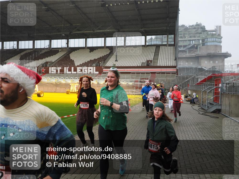 07.12.2025 - St. Pauli X-Mass-Run No. 15 Fabian Wolf http://msf.ph/oto/9408885 07.12.2025 11:08:02 Ziel 271, 286, 293, 629, 635, 653, 772, 774, 1107, 1123, 1129, 1226, 1230, 1249, 1342, 1355, 1378, 1381, 1382, 1383, 1439, 1441, 1460, 1520, 1525, 1809, 1810, 4798, 4815 meine-sportfotos.de