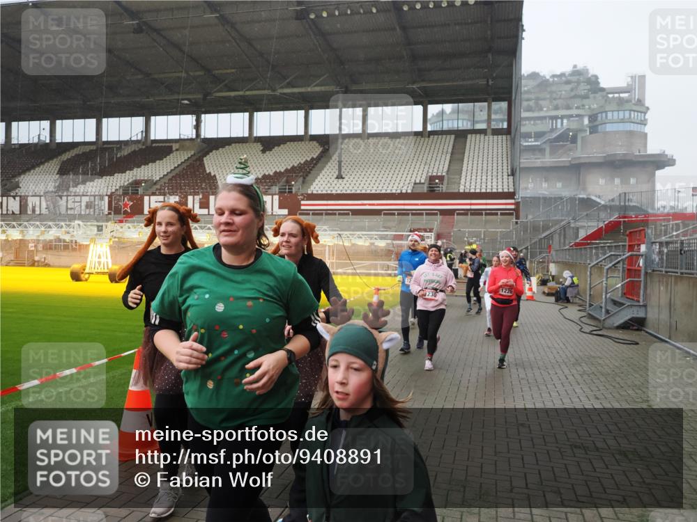 07.12.2025 - St. Pauli X-Mass-Run No. 15 Fabian Wolf http://msf.ph/oto/9408891 07.12.2025 11:08:02 Ziel 271, 286, 293, 629, 635, 653, 772, 774, 1107, 1123, 1129, 1226, 1230, 1249, 1342, 1355, 1378, 1381, 1382, 1383, 1439, 1441, 1460, 1520, 1525, 1809, 1810, 4798, 4815 meine-sportfotos.de