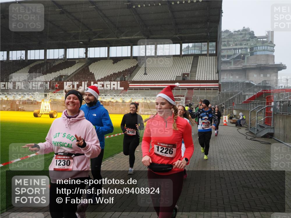 07.12.2025 - St. Pauli X-Mass-Run No. 15 Fabian Wolf http://msf.ph/oto/9408924 07.12.2025 11:08:05 Ziel 286, 293, 629, 635, 653, 772, 774, 1107, 1123, 1129, 1226, 1230, 1249, 1342, 1355, 1378, 1381, 1382, 1383, 1460, 1520, 1525, 1596, 1809, 1810, 4798, 4815 meine-sportfotos.de