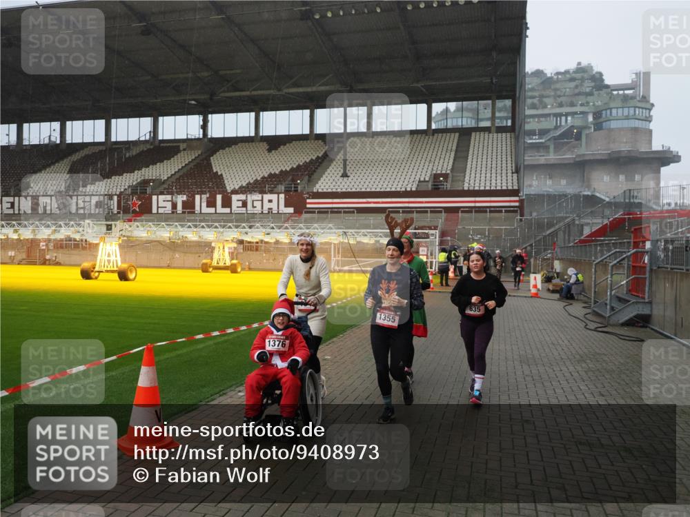 07.12.2025 - St. Pauli X-Mass-Run No. 15 Fabian Wolf http://msf.ph/oto/9408973 07.12.2025 11:08:08 Ziel 629, 635, 653, 772, 774, 1107, 1123, 1129, 1226, 1230, 1249, 1342, 1355, 1520, 1525, 1559, 1560, 1596, 1809, 1810, 4798, 4815 meine-sportfotos.de