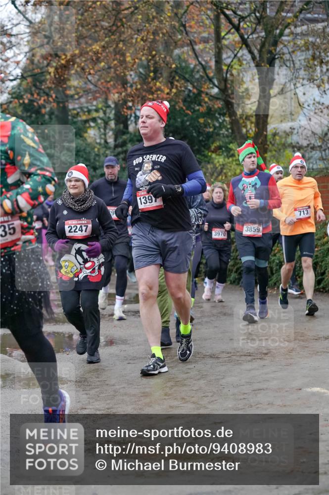 07.12.2025 - St. Pauli X-Mass-Run No. 15 Michael Burmester http://msf.ph/oto/9408983 07.12.2025 09:44:48 Laufen 1929, 35, 2247, 9, 139, 713, 3970, 3859 meine-sportfotos.de