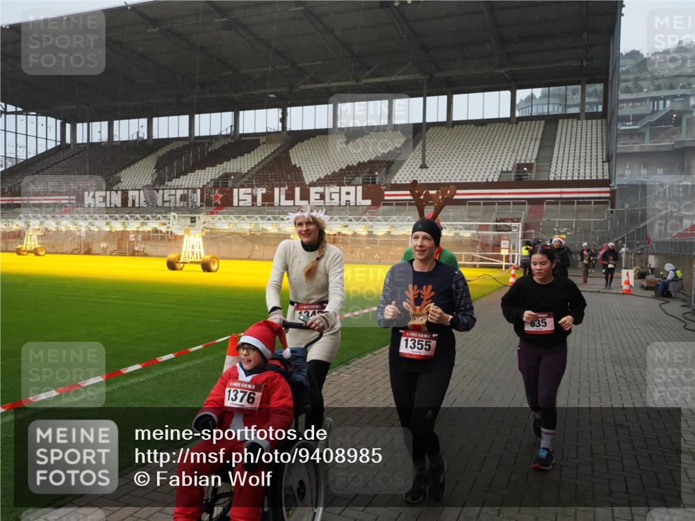 07.12.2025 - St. Pauli X-Mass-Run No. 15 Fabian Wolf http://msf.ph/oto/9408985 07.12.2025 11:08:09 Ziel 100, 629, 635, 653, 772, 774, 1107, 1123, 1129, 1226, 1230, 1249, 1342, 1355, 1520, 1525, 1559, 1560, 1596, 1809, 1810, 4798, 4815 meine-sportfotos.de