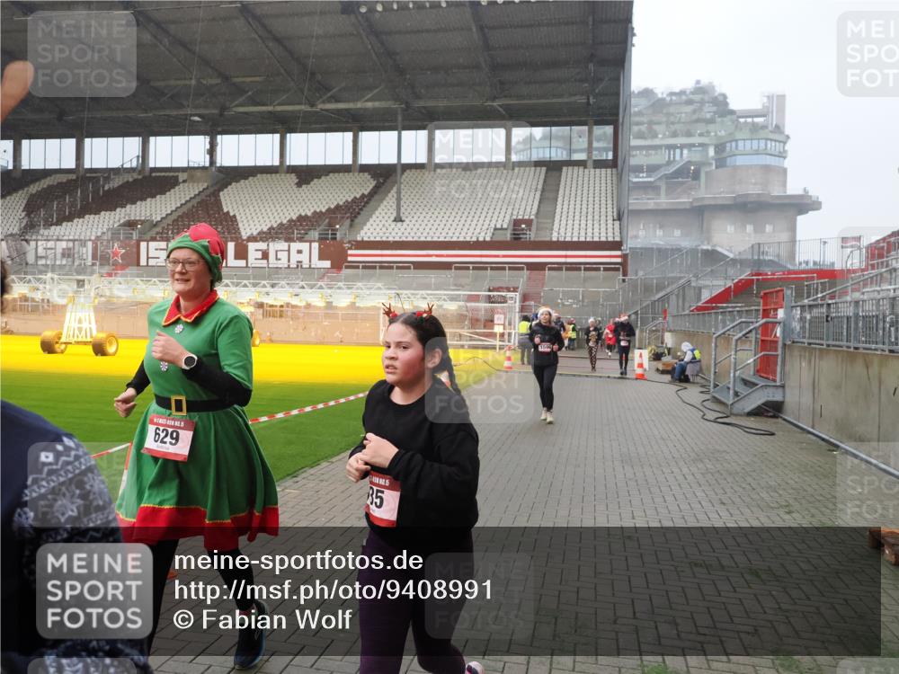 07.12.2025 - St. Pauli X-Mass-Run No. 15 Fabian Wolf http://msf.ph/oto/9408991 07.12.2025 11:08:10 Ziel 100, 629, 635, 653, 772, 774, 1123, 1129, 1226, 1230, 1249, 1342, 1355, 1520, 1525, 1559, 1560, 1596, 1809, 1810, 4798, 4815 meine-sportfotos.de