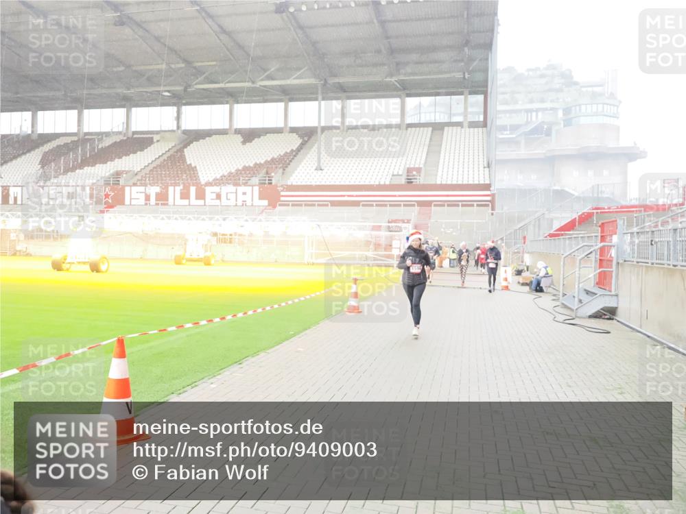 07.12.2025 - St. Pauli X-Mass-Run No. 15 Fabian Wolf http://msf.ph/oto/9409003 07.12.2025 11:08:10 Ziel 100, 629, 635, 653, 772, 774, 1123, 1129, 1226, 1230, 1249, 1342, 1355, 1520, 1525, 1559, 1560, 1596, 1809, 1810, 4798, 4815 meine-sportfotos.de