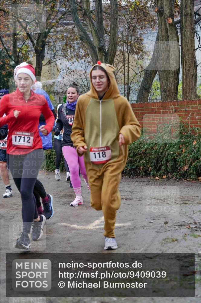 07.12.2025 - St. Pauli X-Mass-Run No. 15 Michael Burmester http://msf.ph/oto/9409039 07.12.2025 09:44:55 Laufen 1712, 102, 28, 118 meine-sportfotos.de