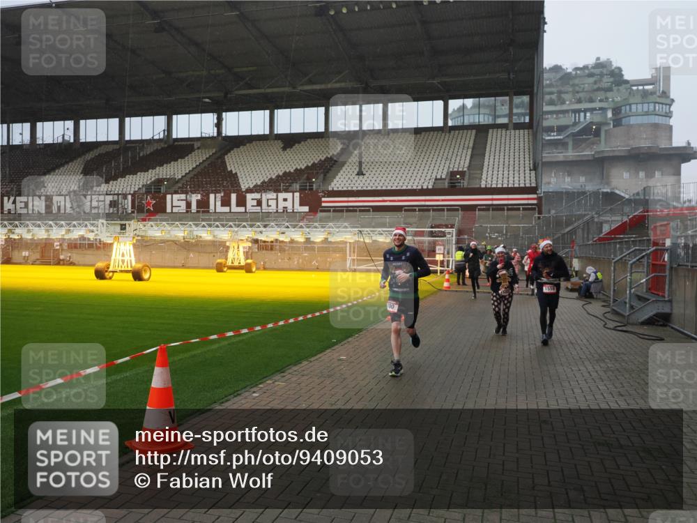 07.12.2025 - St. Pauli X-Mass-Run No. 15 Fabian Wolf http://msf.ph/oto/9409053 07.12.2025 11:08:15 Ziel 100, 396, 629, 635, 758, 1078, 1170, 1226, 1230, 1249, 1355, 1559, 1560, 1596, 1706, 1809, 1810, 4798, 4815 meine-sportfotos.de