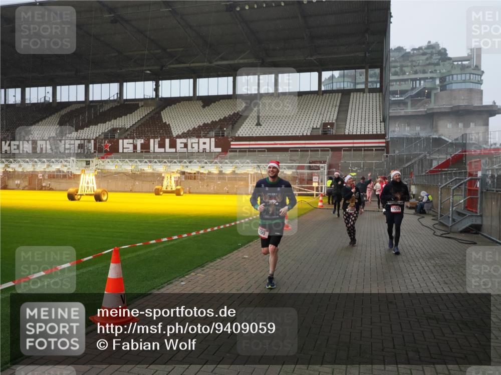 07.12.2025 - St. Pauli X-Mass-Run No. 15 Fabian Wolf http://msf.ph/oto/9409059 07.12.2025 11:08:15 Ziel 100, 396, 629, 635, 758, 1078, 1170, 1226, 1230, 1249, 1355, 1559, 1560, 1596, 1706, 1809, 1810, 4798, 4815 meine-sportfotos.de