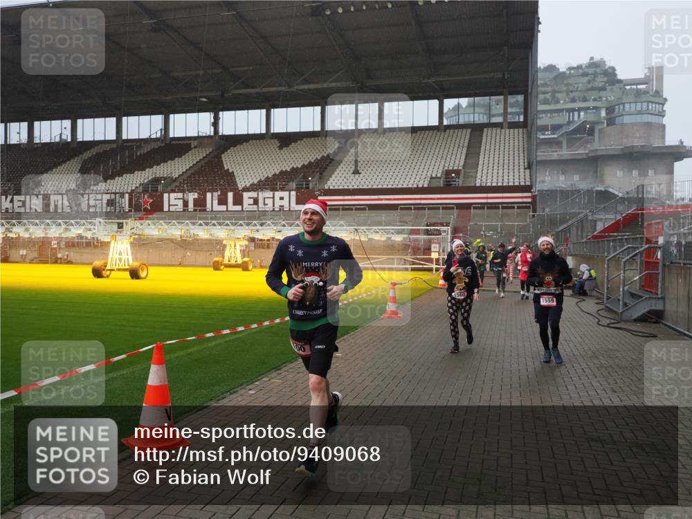07.12.2025 - St. Pauli X-Mass-Run No. 15 Fabian Wolf http://msf.ph/oto/9409068 07.12.2025 11:08:16 Ziel 100, 396, 446, 629, 635, 758, 1078, 1170, 1226, 1249, 1559, 1560, 1596, 1706, 1809, 1810, 4798 meine-sportfotos.de