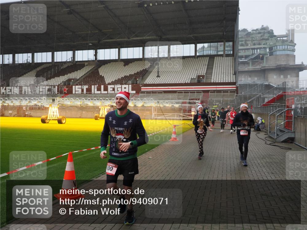 07.12.2025 - St. Pauli X-Mass-Run No. 15 Fabian Wolf http://msf.ph/oto/9409071 07.12.2025 11:08:16 Ziel 100, 396, 446, 629, 635, 758, 1078, 1170, 1226, 1249, 1559, 1560, 1596, 1706, 1809, 1810, 4798 meine-sportfotos.de
