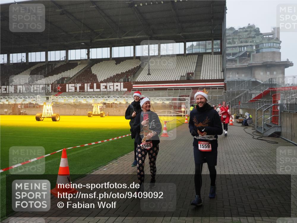 07.12.2025 - St. Pauli X-Mass-Run No. 15 Fabian Wolf http://msf.ph/oto/9409092 07.12.2025 11:08:18 Ziel 100, 396, 446, 629, 635, 758, 1078, 1170, 1559, 1560, 1596, 1706 meine-sportfotos.de