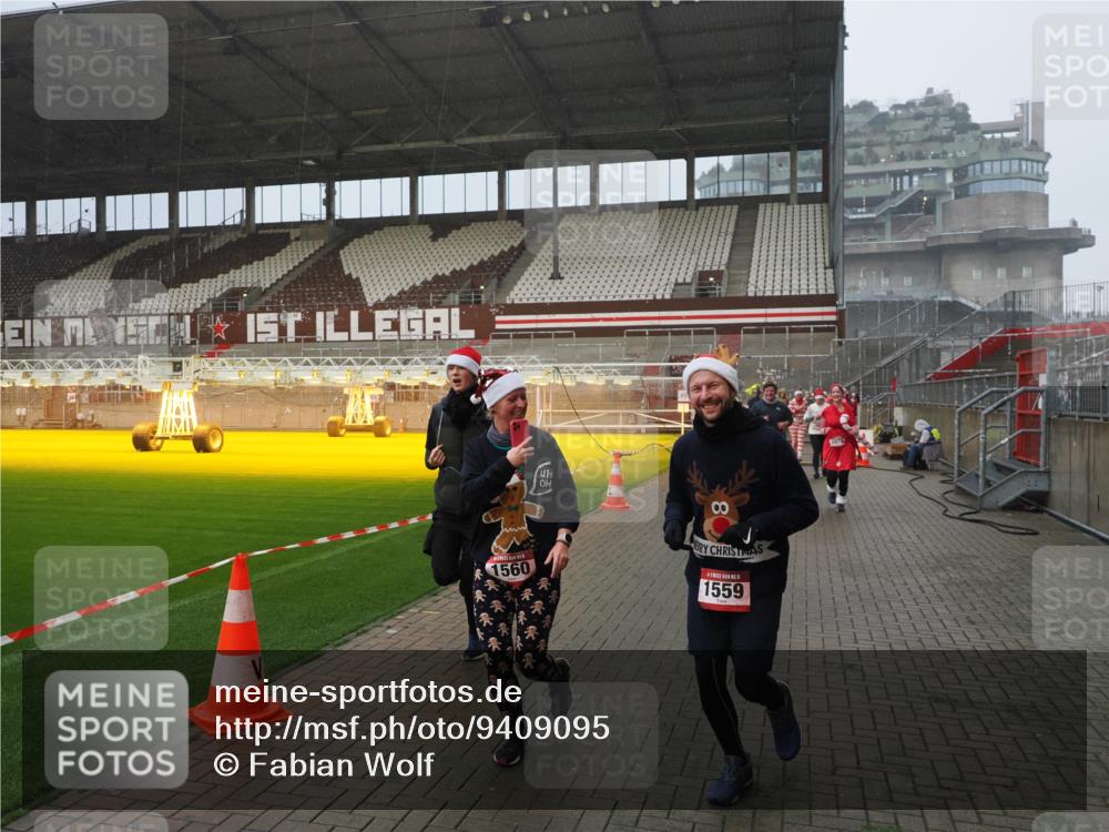 07.12.2025 - St. Pauli X-Mass-Run No. 15 Fabian Wolf http://msf.ph/oto/9409095 07.12.2025 11:08:18 Ziel 100, 396, 446, 629, 635, 758, 1078, 1170, 1559, 1560, 1596, 1706 meine-sportfotos.de