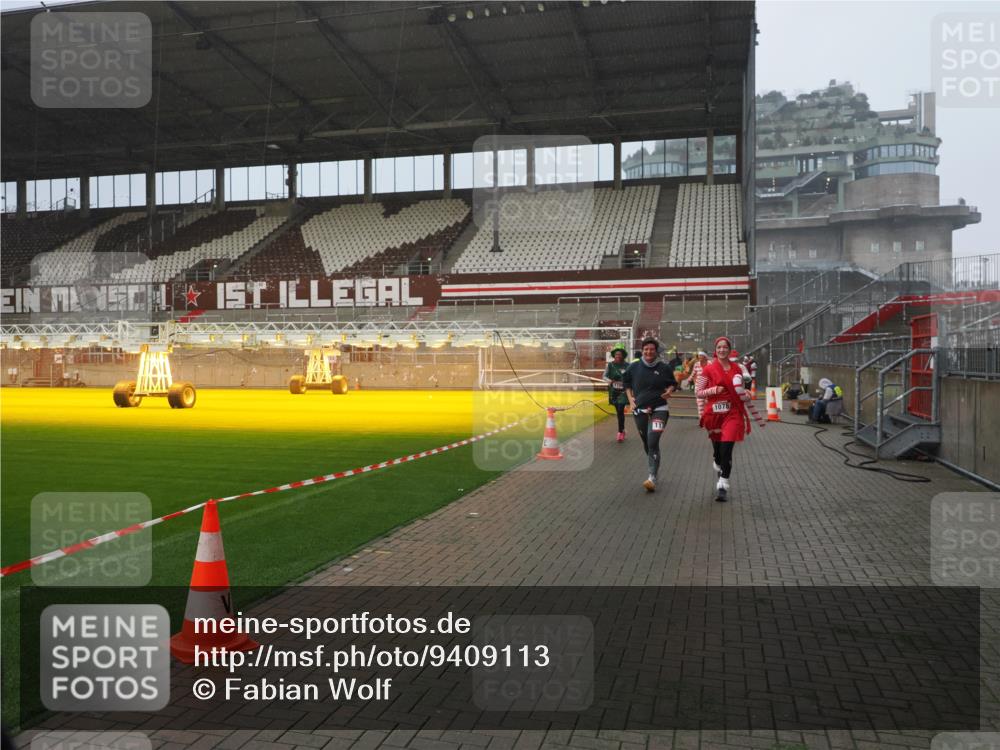 07.12.2025 - St. Pauli X-Mass-Run No. 15 Fabian Wolf http://msf.ph/oto/9409113 07.12.2025 11:08:20 Ziel 100, 396, 446, 758, 784, 1078, 1170, 1559, 1560, 1596, 1706 meine-sportfotos.de