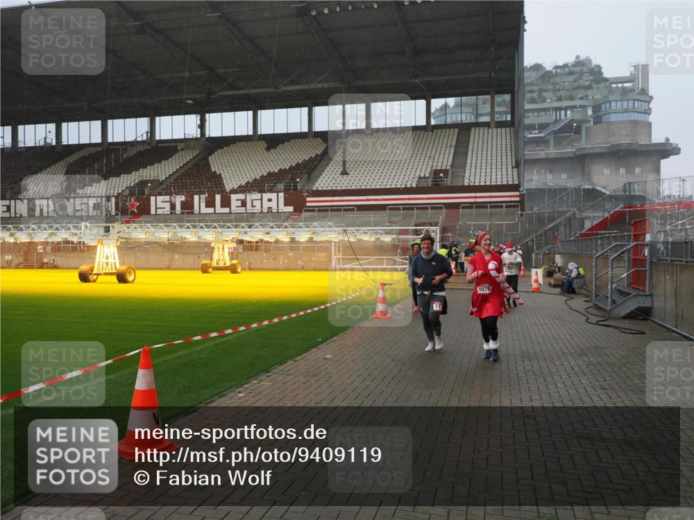 07.12.2025 - St. Pauli X-Mass-Run No. 15 Fabian Wolf http://msf.ph/oto/9409119 07.12.2025 11:08:20 Ziel 100, 396, 446, 758, 784, 1078, 1170, 1559, 1560, 1596, 1706 meine-sportfotos.de