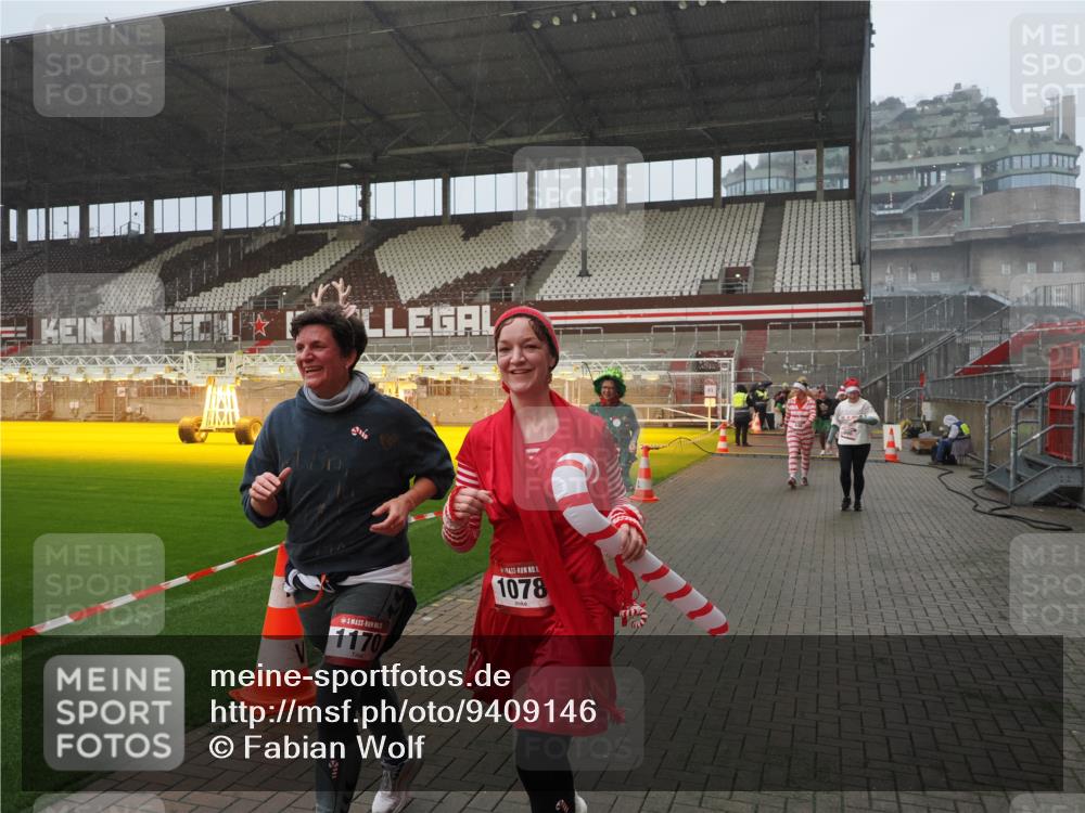 07.12.2025 - St. Pauli X-Mass-Run No. 15 Fabian Wolf http://msf.ph/oto/9409146 07.12.2025 11:08:23 Ziel 100, 152, 155, 166, 396, 446, 758, 784, 1078, 1170, 1184, 1559, 1560, 1596, 1706 meine-sportfotos.de