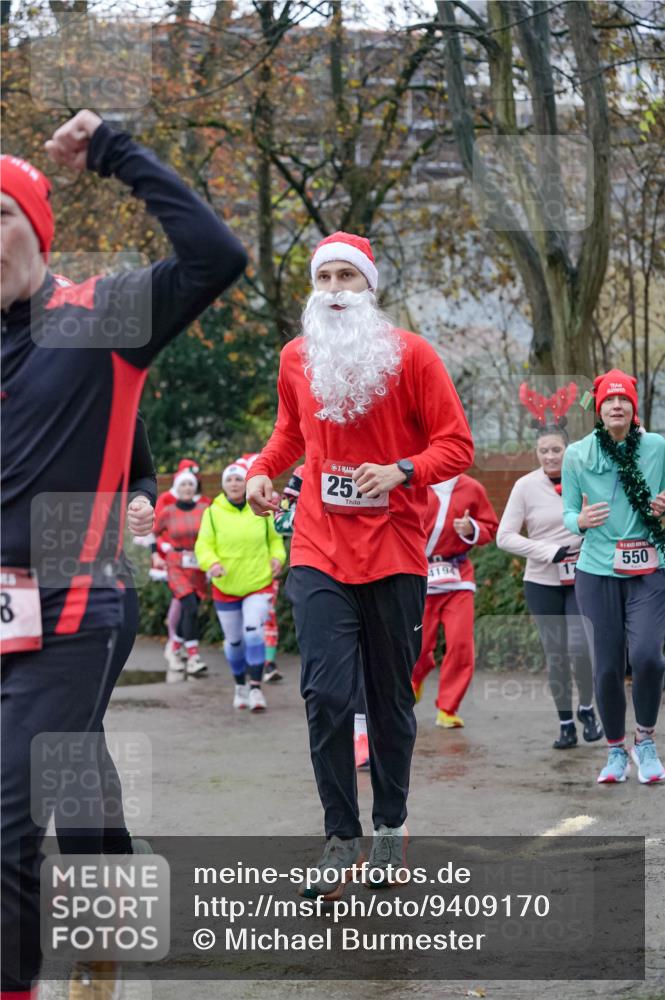 07.12.2025 - St. Pauli X-Mass-Run No. 15 Michael Burmester http://msf.ph/oto/9409170 07.12.2025 09:45:11 Laufen 25, 4194, 550 meine-sportfotos.de