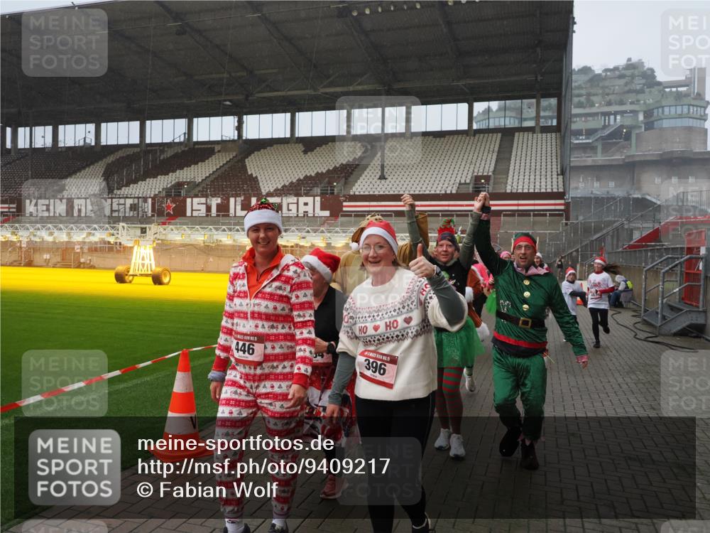 07.12.2025 - St. Pauli X-Mass-Run No. 15 Fabian Wolf http://msf.ph/oto/9409217 07.12.2025 11:08:31 Ziel 152, 155, 166, 396, 446, 758, 784, 1078, 1170, 1184, 1424, 1491, 1625, 1706, 2259, 2893, 4584, 4819, 4830 meine-sportfotos.de