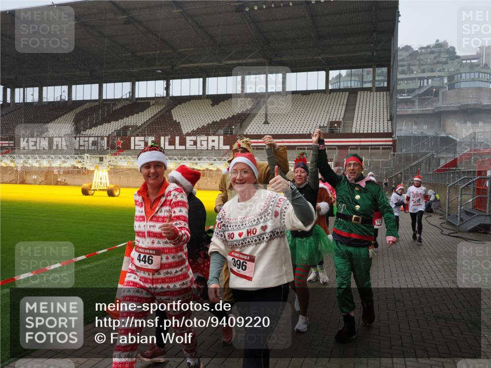 07.12.2025 - St. Pauli X-Mass-Run No. 15 Fabian Wolf http://msf.ph/oto/9409220 07.12.2025 11:08:31 Ziel 152, 155, 166, 396, 446, 758, 784, 1078, 1170, 1184, 1424, 1491, 1625, 1706, 2259, 2893, 4584, 4819, 4830 meine-sportfotos.de