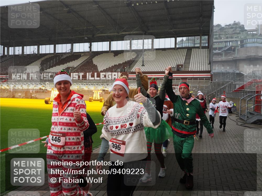07.12.2025 - St. Pauli X-Mass-Run No. 15 Fabian Wolf http://msf.ph/oto/9409223 07.12.2025 11:08:31 Ziel 152, 155, 166, 396, 446, 758, 784, 1078, 1170, 1184, 1424, 1491, 1625, 1706, 2259, 2893, 4584, 4819, 4830 meine-sportfotos.de