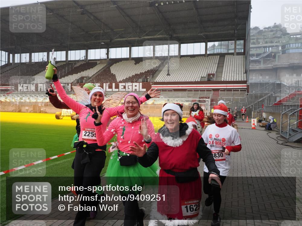 07.12.2025 - St. Pauli X-Mass-Run No. 15 Fabian Wolf http://msf.ph/oto/9409251 07.12.2025 11:08:34 Ziel 152, 155, 166, 396, 446, 758, 784, 1184, 1424, 1491, 1625, 1706, 2259, 2893, 4584, 4819, 4830 meine-sportfotos.de