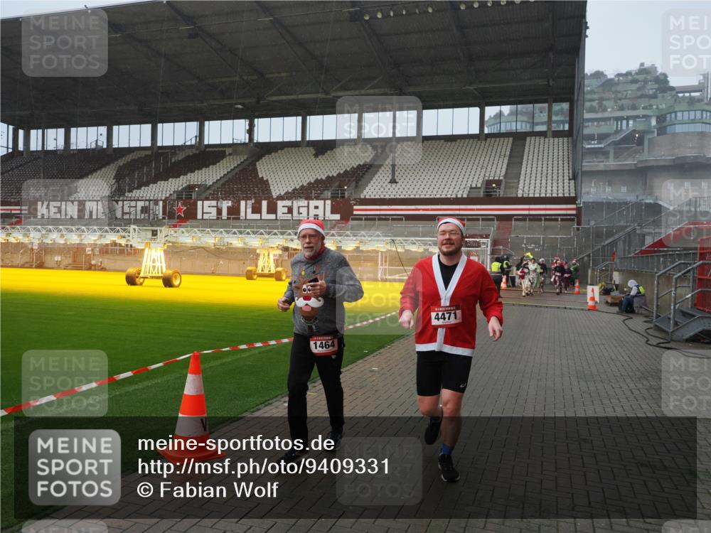 07.12.2025 - St. Pauli X-Mass-Run No. 15 Fabian Wolf http://msf.ph/oto/9409331 07.12.2025 11:08:47 Ziel 1412, xxxx, 1464, 2879, 2893, 2898, 4471 meine-sportfotos.de