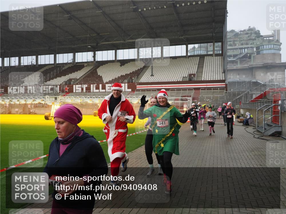 07.12.2025 - St. Pauli X-Mass-Run No. 15 Fabian Wolf http://msf.ph/oto/9409408 07.12.2025 11:09:00 Ziel 335, 338, 341, 495, 496, 619, 1136, 1138, 1140, 1205, 1211, 1502, 1511, 2070, 2879, 2898 meine-sportfotos.de