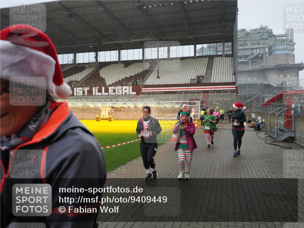 07.12.2025 - St. Pauli X-Mass-Run No. 15 Fabian Wolf http://msf.ph/oto/9409449 07.12.2025 11:09:05 Ziel 335, 338, 341, 495, 496, 619, 1136, 1138, 1140, 1205, 1211, 1502, 1511, 1574, 2070, 2879, 2898 meine-sportfotos.de