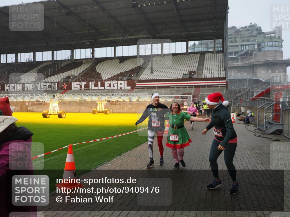 07.12.2025 - St. Pauli X-Mass-Run No. 15 Fabian Wolf http://msf.ph/oto/9409476 07.12.2025 11:09:07 Ziel 335, 338, 341, 495, 496, 558, 619, 1136, 1138, 1140, 1205, 1211, 1260, 1502, 1511, 1574, 2070, 2879, 2898 meine-sportfotos.de