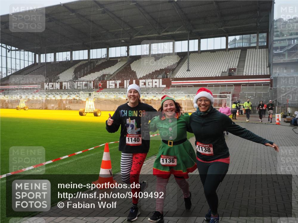 07.12.2025 - St. Pauli X-Mass-Run No. 15 Fabian Wolf http://msf.ph/oto/9409492 07.12.2025 11:09:09 Ziel 44, 51, 335, 338, 341, 495, 496, 558, 619, 1136, 1138, 1140, 1205, 1211, 1260, 1502, 1511, 1574 meine-sportfotos.de