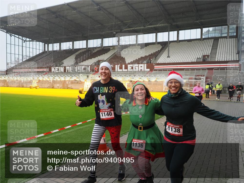 07.12.2025 - St. Pauli X-Mass-Run No. 15 Fabian Wolf http://msf.ph/oto/9409495 07.12.2025 11:09:09 Ziel 44, 51, 335, 338, 341, 495, 496, 558, 619, 1136, 1138, 1140, 1205, 1211, 1260, 1502, 1511, 1574 meine-sportfotos.de