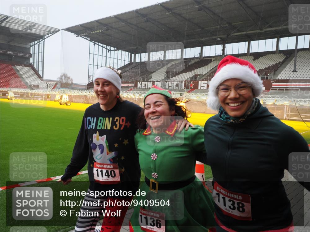 07.12.2025 - St. Pauli X-Mass-Run No. 15 Fabian Wolf http://msf.ph/oto/9409504 07.12.2025 11:09:10 Ziel 44, 51, 335, 338, 341, 495, 496, 558, 619, 1136, 1138, 1140, 1205, 1211, 1260, 1574 meine-sportfotos.de