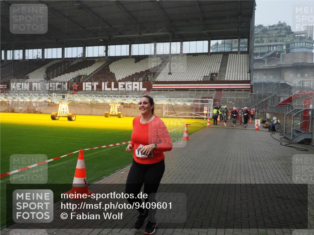 07.12.2025 - St. Pauli X-Mass-Run No. 15 Fabian Wolf http://msf.ph/oto/9409601 07.12.2025 11:09:21 Ziel 44, 51, 558, 971, 1110, 1260, 1463, 1477, 1574, 1641, 1851, 3151 meine-sportfotos.de
