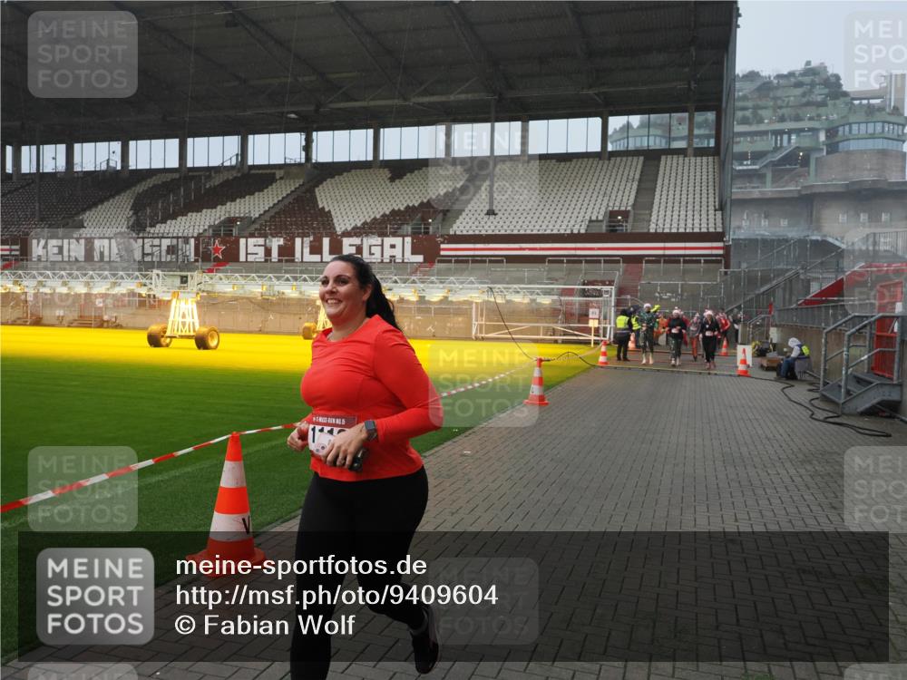 07.12.2025 - St. Pauli X-Mass-Run No. 15 Fabian Wolf http://msf.ph/oto/9409604 07.12.2025 11:09:21 Ziel 44, 51, 558, 971, 1110, 1260, 1463, 1477, 1574, 1641, 1851, 3151 meine-sportfotos.de