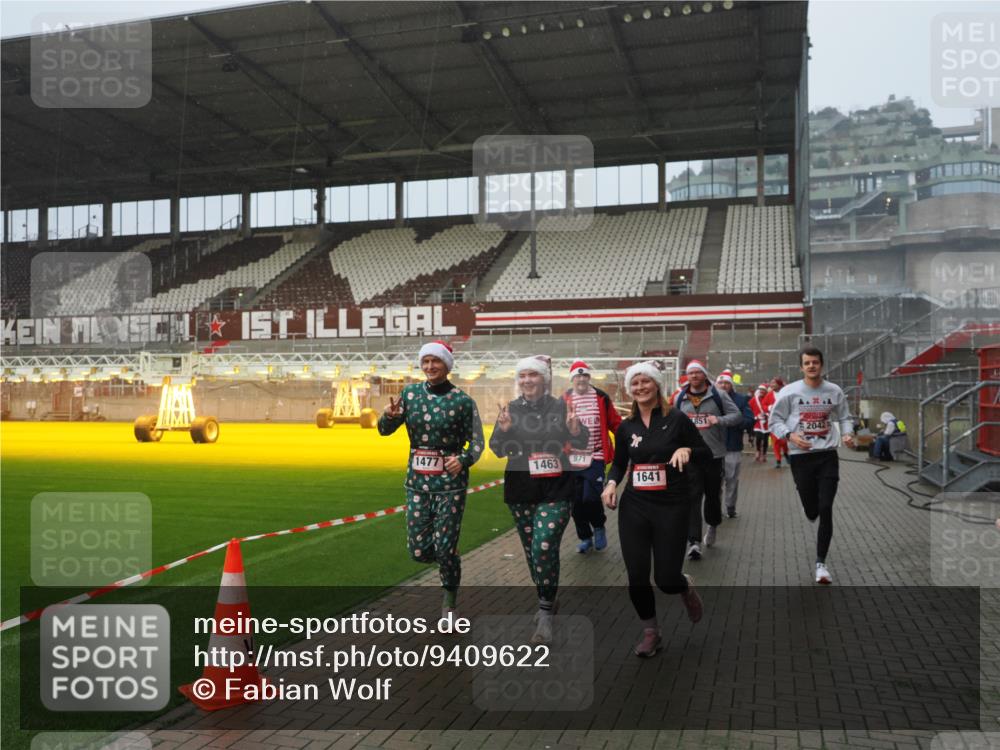 07.12.2025 - St. Pauli X-Mass-Run No. 15 Fabian Wolf http://msf.ph/oto/9409622 07.12.2025 11:09:28 Ziel 44, 51, 59, 66, 266, 330, 971, 1084, 1110, 1463, 1477, 1641, 1851, 1870, 1945, 1974, 2042, 3151, 4190, 4191 meine-sportfotos.de
