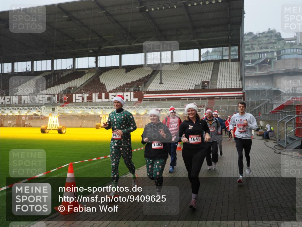 07.12.2025 - St. Pauli X-Mass-Run No. 15 Fabian Wolf http://msf.ph/oto/9409625 07.12.2025 11:09:29 Ziel 59, 66, 266, 330, 971, 1084, 1110, 1463, 1477, 1641, 1851, 1870, 1945, 1974, 2042, 3151, 4190, 4191 meine-sportfotos.de