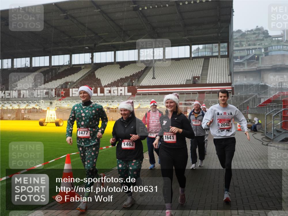 07.12.2025 - St. Pauli X-Mass-Run No. 15 Fabian Wolf http://msf.ph/oto/9409631 07.12.2025 11:09:29 Ziel 59, 66, 266, 330, 971, 1084, 1110, 1463, 1477, 1641, 1851, 1870, 1945, 1974, 2042, 3151, 4190, 4191 meine-sportfotos.de
