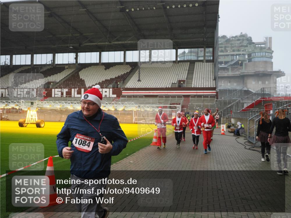 07.12.2025 - St. Pauli X-Mass-Run No. 15 Fabian Wolf http://msf.ph/oto/9409649 07.12.2025 11:09:32 Ziel 59, 66, 266, 330, 971, 1084, 1463, 1477, 1579, 1582, 1641, 1851, 1870, 1945, 1974, 2042, 3151, 4190, 4191 meine-sportfotos.de