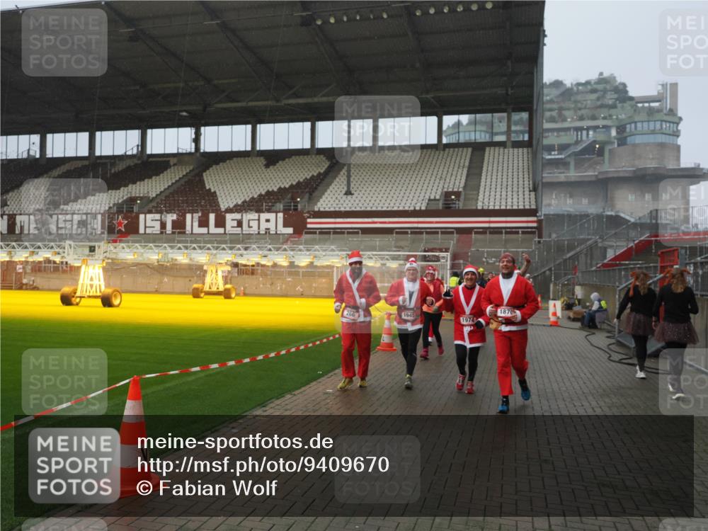 07.12.2025 - St. Pauli X-Mass-Run No. 15 Fabian Wolf http://msf.ph/oto/9409670 07.12.2025 11:09:33 Ziel 59, 66, 266, 330, 971, 1084, 1463, 1477, 1579, 1582, 1641, 1851, 1870, 1945, 1974, 2042, 3151, 4190, 4191 meine-sportfotos.de