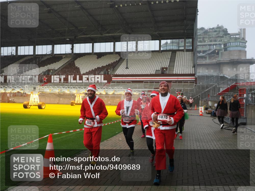 07.12.2025 - St. Pauli X-Mass-Run No. 15 Fabian Wolf http://msf.ph/oto/9409689 07.12.2025 11:09:35 Ziel 59, 66, 266, 330, 971, 1084, 1463, 1477, 1579, 1582, 1641, 1851, 1870, 1945, 1974, 2042, 3151, 4190, 4191 meine-sportfotos.de