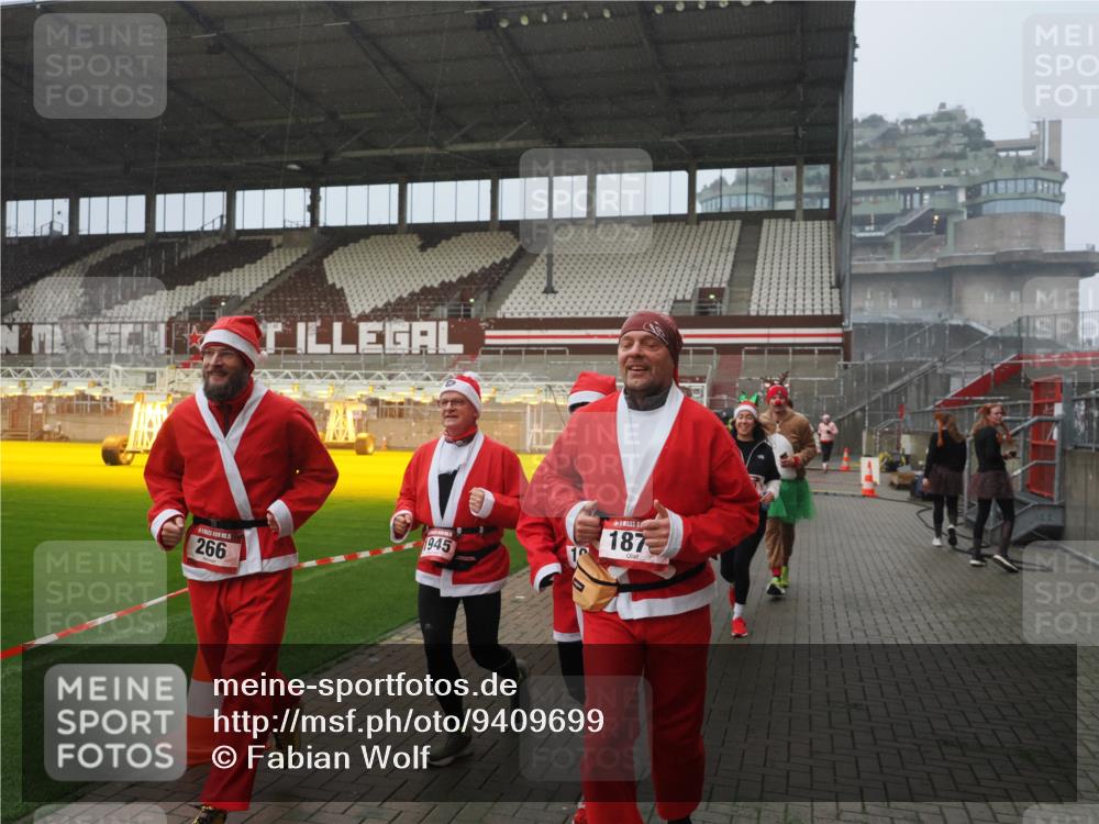 07.12.2025 - St. Pauli X-Mass-Run No. 15 Fabian Wolf http://msf.ph/oto/9409699 07.12.2025 11:09:35 Ziel 59, 66, 266, 330, 971, 1084, 1463, 1477, 1579, 1582, 1641, 1851, 1870, 1945, 1974, 2042, 3151, 4190, 4191 meine-sportfotos.de
